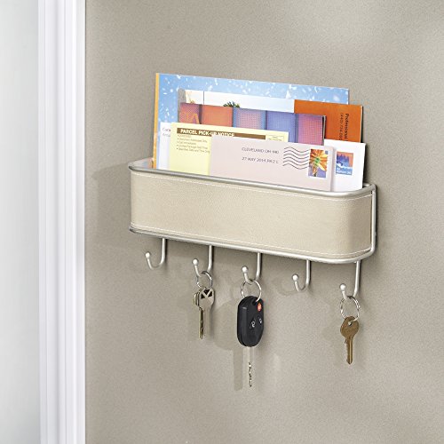mDesign Schlüsselbrett mit Ablage – vielseitiges Schlüsselboard in taupe und gebürstetem Metall mit Akzenten aus Kunstleder – mit Briefablage für Post oder auch Handys - 3