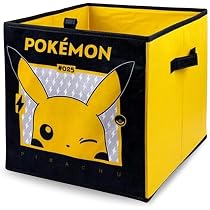 Character World Scatole Portaoggetti Pokemon - Confezione Da 2 Cubi Pieghevoli 30x30x30 Cm, Con Design Posse, Per Giochi E Carte, Licenza Ufficiale