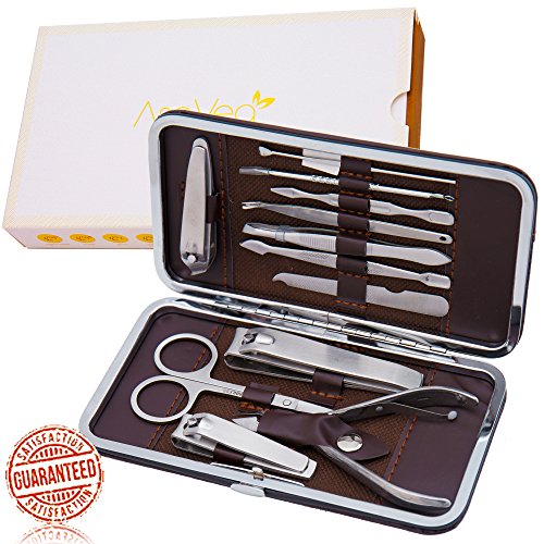 Professionelles Tragbares Maniküre Set. Von AsaVea für Männer/Frauen mit Edelstahlequipment, 12 Stück, inclusive 3 verschiedene Nagelknipser, Nagelschere, Augenbrauen Pinzette, Nagelhaututensilien, sowie Ohrenpflücker. Auch nutzbar für Pediküre.