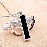 Diese Urnenhalskette kann für getrocknete Blumen, Schmutz, Haare, Parfüm, Cremains & Asche, eine Menge eingeäscherter Überreste, Liebessprüche, andere Seelensouvenirs oder jeden winzigen Gegenstand verwendet werden, den Sie Ihrem Herzen nahe bringen möchten.