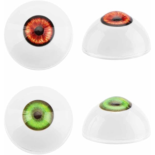 Decoratieve Spin Met Grote Oogbollen En Een Glimlach Met Pijp Helder Strakke Poten Achter Witte Kom Vol Chocolade Oranje Gecoate Cake Image190228878