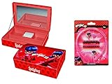 Ideal para guardar joyas o bisutería, esta caja incluye 4 compartimentos, que incluyen un compartimento para anillos y un espejo en la tapa interior + 1 juego completo de LADYBUG MIRACULOUS que incluye: 1 diadema ladybug miraculous ,2 barras ladybug miraculous y 6 elástica ladybug miraculous, ladybug miraculous juguete, ladybug miraculous vehículo, ladybug miraculous Figura, ladybug miraculous saco de dormir, ladybug miraculous paraguas, ladybug miraculous estuche, ladybug miraculous gorra, lady