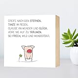 Glück-Schwein - Greife nach den Sternen... - einzigartiges Holzbild 15x15x2cm zum Hinstellen und Aufhängen, echter Fotodruck mit Spruch auf Holz - schwarz-weißes Wand-Bild Aufsteller Holz-Schild Wandschild Holzdeko zur Dekoration im Büro und Zuhause oder als Geschenk Mitbringsel Geschenkidee zum Geburtstag Umzug Einzug für Freundin Mutter Schwester Familie ... Poster Kunst-Druck Home Deko - Lebensweisheit Regeln zum glücklich sein