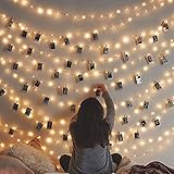 Venga con 10M 100LED de hilo de cobre y 50 mini clavijas de madera de colores, puede colgar fotos, tarjetas, notas y obras de arte, regalo ideal para su familia y decoraciones para el hogar.
