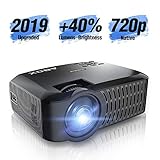 🎁【XXL-Bildschirm sorgt für Heimkino-Atmosphäre】Mit einer Auflösung von 1280*720 kann der ABOX Beamer auch für große Bildschirme von bis zu 176 Zoll (ca. 4,50m) verwendet warden.Die optimale Projektionsdistanz des Beamers liegt bei 1,5m bis 5m. Durch die geringe Größe ist der ABOX A2 Projektor tragbar, sodas Sie den großen Bildschirm jederzeit und überall erleben können. Achten Sie dabei bitte auf eine dunkle Umgebung.