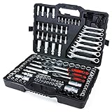 DETAILS: 120 teiliges Set | Material: Massiver CrV-Stahl | Mit großer Knarre (1/2 Zoll) sowie mittler Knarre (3/4 Zoll) und kleiner Knarre (1/4 Zoll) | Ergonomische Ratschengriffe | Schlagfester Koffer aus ABS-Kunststoff