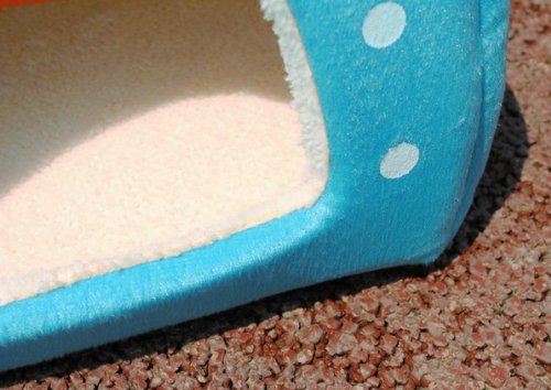 Strawberry-Pet-igloo-bed-House-3-sizes-and-3-colours-to-choose-from-Small-Red