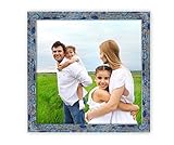 Farbe: Alt-blau. Der Bilderrahmen ist für Fotos 30x30 cm geeignet - zum Aufhängen.