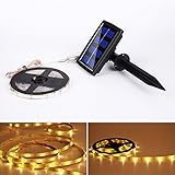 ☀ Solarbetriebenes LED-Streifenlicht: Verwenden Sie hocheffiziente Solarzellen, die Solarenergie in elektrische Energie umwandeln und in der eingebauten Batterie speichern können, damit die Lichter aufleuchten. Solarbetriebene ist energiesparend, erfordert keine zusätzlichen Kosten und hohe Sicherheit.