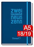 Formato DIN A5, 21 x 15 x 2,2 cm, 256 páginas, las 24 horas vierfarbig, de papel de 90 g/m², hilo grapado con certificado FSC, coloreado flexo de portada con estampación, cinta elástica para cerrar, bolsa de inserción, esquinas redondeadas y dos marcapáginas.