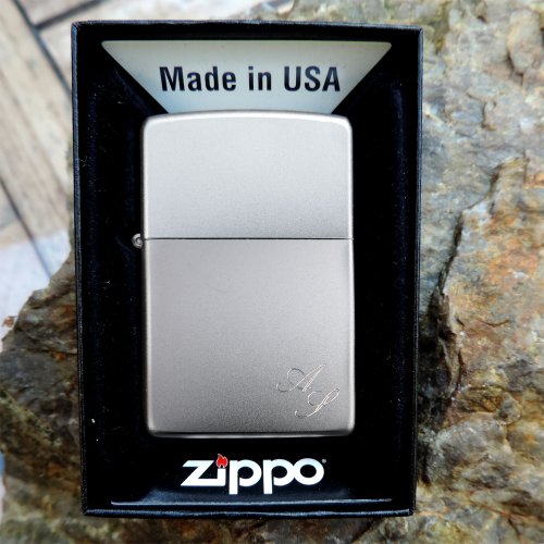 Zippo Satiniert ; Originales satiniertes Zippo- Benzinfeuerzeug mit Kostenlose Gravur auf der Vorderseite : Vorname oder Initialen - 2