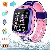 🎁 【Smartwatch Regalo perfecto para niños, niñas y niños】: Actualice la pantalla táctil en color de alta definición, muestre la operación de deslizamiento delicado, realista y táctil. Pulsera ajustable, antialérgica, antiestática, sin decoloración, más suave y saludable. Características: llamada telefónica, chat de voz, SOS, cámara incorporada, juegos, reloj despertador. Es un regalo genial para los niños en cumpleaños o de regreso a la escuela o en Navidad.