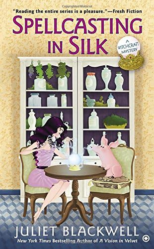 Spellcasting in Silk: 7 (Witchcraft Mystery)