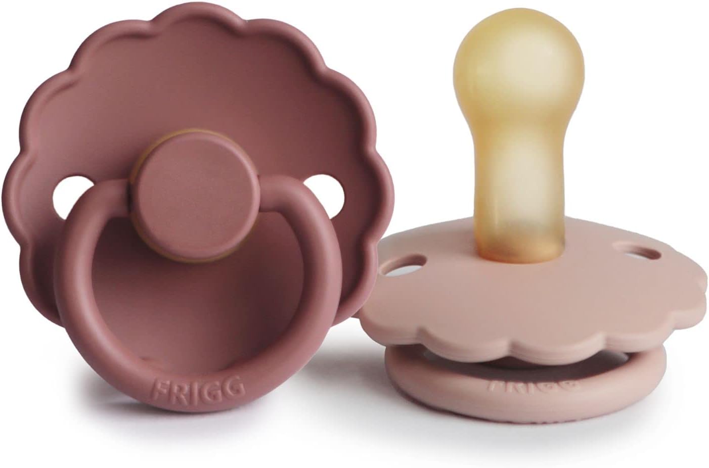 FRIGG Daisy látex chupete 2-Pack | Chupete de goma natural | Fabricado en Dinamarca | Sin BPA | Tetina simétrica tipo cereza | (Blush/Woodchuck, Talla 2 (6-18 Meses))