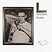 Produktbild Kunstdruck Elvis Presley in jungen Jahren schwarz weiß Graustufenmotiv Fotografie 50th Klassiker Hollywood Stars 50er 40 x 50 cm mit MDF-Bilderrahmen & Acrylglas reflexfrei, viele Farben zur Auswahl, hier Mokka