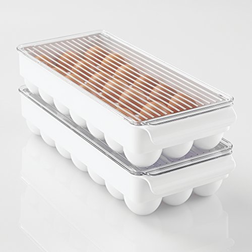 mDesign Eiereinsatz für Kühlschrank – riesiger Eierhalter aus Kunststoff – Eierbehälter mit Deckel für 21 Eier – weiß / transparent - 3