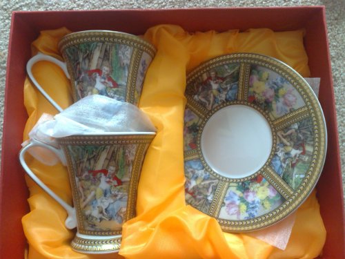24 GOLD ANTIQUE FULLY PRINTED POSH GIFT SET FOR POSH PEOPLE. YAMASEN FINE PORCELAIN. 2 CUPS AND 2 PLATES.