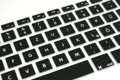 Akkupanda (deutsches Tastaturlayout, QWERTZ) Farbe Schwarz Tastatur Silikon Skin Cover für Apple MacBook Air (13) und Macbook Pro (13, 15, 17) Zoll Laptop-Computer - 3