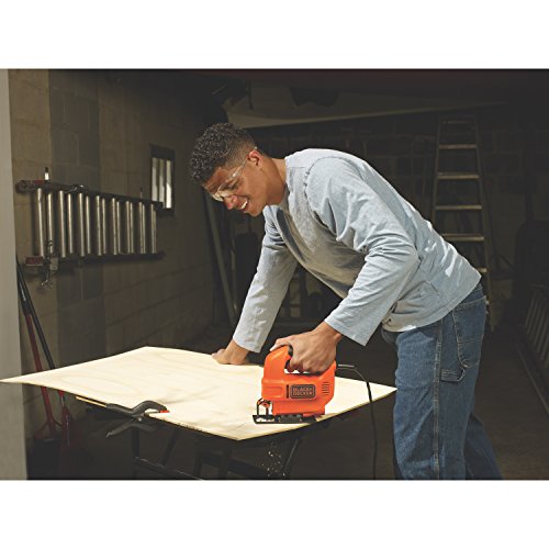 Black+Decker 400W Kompakt-Stichsäge, Holzstichsäge, Späne-Blasfunktion, 19mm Hublänge, ergonomisch, Fußplatte verstellbar für Gehrungsschnitte, Feststellschalter, Schutzbügel, KS501 - 3