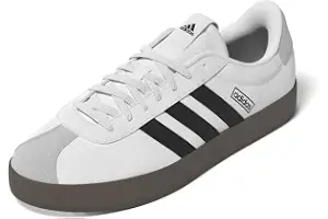 adidas Women's Zapatilla VL Court 3.0 | Este sencillo zapato adidas de piel suave con amortiguación ligera y suela exterior de goma vulcanizada ofrece comodidad.