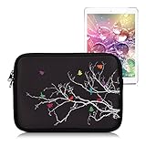 RUNDUM SCHUTZ: Schenke Deinem eBook Reader oder Tablet einen neuen Look mit diesem Sleeve im Vögel Ast Design in Mehrfarbig Pink Schwarz. Da die Zubehörtasche aus einem wasserabweisenden Material besteht, ist Dein Gerät ideal geschützt.