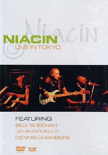 Preisvergleich Produktbild Niacin - Live in Tokyo