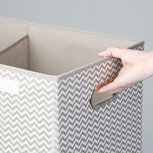 mDesign Wäschetruhe – Design Wäschekorb für Kinderzimmer, Bad oder Schlafzimmer – faltbar mit Fischgrätmuster und zwei Fächern – taupe/natur - 6