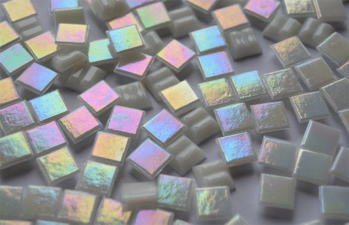 200 St. Glas- Mosaiksteine weiß mit Regenbogenschimmer 1x1cm, ca.136g - 2