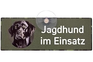 WILDE HILDE ORIGINAL Autoschild - Jagdschild mit Saugnapf "Jagdhund im Einsatz" aus Aluminiumverbundmaterial, UV- & Witterungsbständig, formstabil, 18 x 6.5 cm - MADE IN GERMANY (Labrador schwarz)