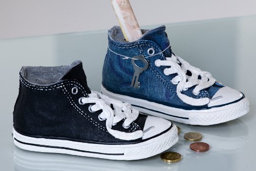 Spardose Sparschwein Turnschuh Sportschuh Urlaubskasse blau