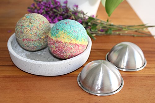 Set aus 2 hochwertigen Edelstahl – Hälften / 5,5 cm Ø / für große Bade – Kugeln & Fizzies / Rostfrei / perfekte runde Form für handgemachte Badebomben & Duft – Erlebnis beim Entspannungs – Bad