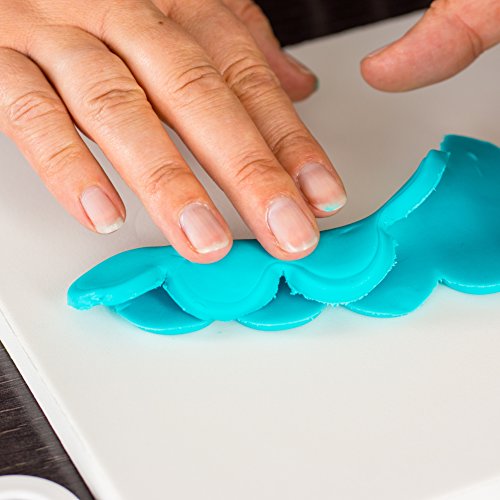 Chefarone Rosen Ausstecher Fondant Bundle (5tlg) – 3 Rose Cutter und 2 Modellierplatten (foam pads) - 5