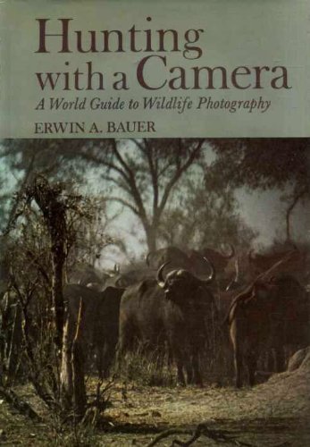 Preisvergleich Produktbild Hunting With a Camera: A World Guide to Wildlife Photography