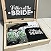 Produktbild Hochzeits-Geschenkbox „Father of the Bride“, mit Socken, Einstecktuch, Duschgel, Shampoo, Minzpastillen und Taschenkamm