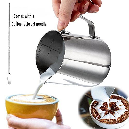 SOEKAVIA Pot à lait, 350ML/12oz Tatuer Mousseur à Lait en Acier Inoxydable Pichet à Lait Tasse Mesureur pour Café avec 1 Aiguille Inox