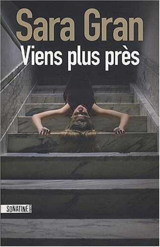couverture de : Viens plus pr&egrave;s