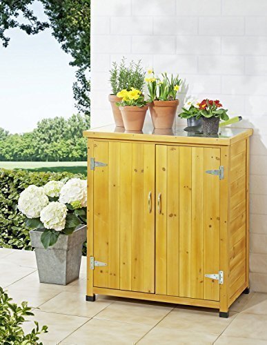 kleiner Garten und Geräteschrank