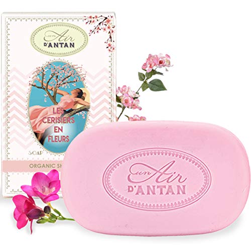 Un Air d'Antan® Savon Vintage Parfumé Fleurs de Cerisiers, Enrichi en Huile d'Argan Bio et Beurre de Karité Biologique, Parfums Fleurs de Cerisiers, Freesia, Formule Hydratante sans Paraben, 100g
