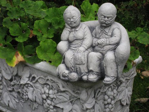 Nr.121 Steinfigur Mann Frau Oma und Opa 01 18 cm ca. 2,8 kg Frostfest Stein - 2