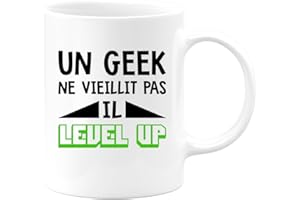 quotedazur Café-Croissant - Mug Personnalisable Texte Photo Humour Anniversaire Un Geek Ne Vieillit Pas Il Level Up - Cadeau Noël Original Adolescent Tasse Nerd Gamer Homme - Blanc/Céramique