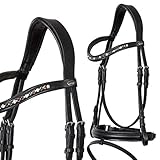 weitere Merkmale: ~ Schwedisches Reithalfter ~ anatomisches Stirnband ~ weiche Unterlegung ~ bombiertes, gepolstertes Reithalfter ~ anatomisch geformtes Genickstück ~ ideale Druckverteilung ~ bestes Leder ~ Edelstahl Schnallen ~ Gurtzügel mit Martingalschiebern.