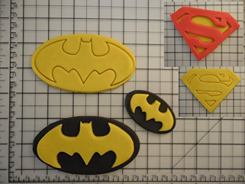 Super Hero Ausstechformen-Set mit 4 Superman-/Batman-Logos, für Gebäck und Cookies, in Geschenkbox - 4