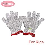 ✔ Solución anti cortes para tus hijos: los guantes de adulto extra pequeños no están hechos para niños, y lo que es más, no son seguros. Ayuda a tus hijos a aprender la seguridad de la cocina con estos guantes a prueba de cortes hechos solo para ellos. Con materiales 4 veces más resistentes que el cuero, ajuste cómodo para evitar cortes y rasguños. Ya sea cuchillos, peladores de verduras o tijeras, estos "guantes mágicos" evitan que las cuchillas afiladas corten las manos de tu chef, mientras aprende a cocinar.