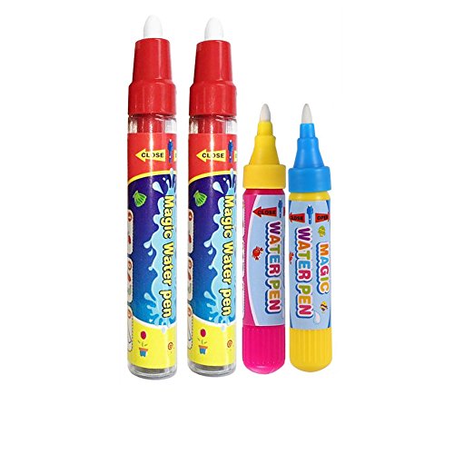 Llene la pluma con agua, ejecute el plumín sobre la estera de tamaño super y vea sus líneas y diseños aparecen en color