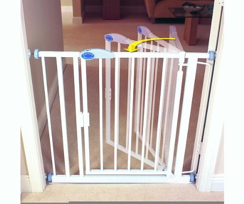 Bettacare Auto Close Stair Gate Safety Gate (68.5 to 75 cm, Narrow Size)