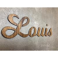 Individueller Schriftzug aus lasiertem Holz