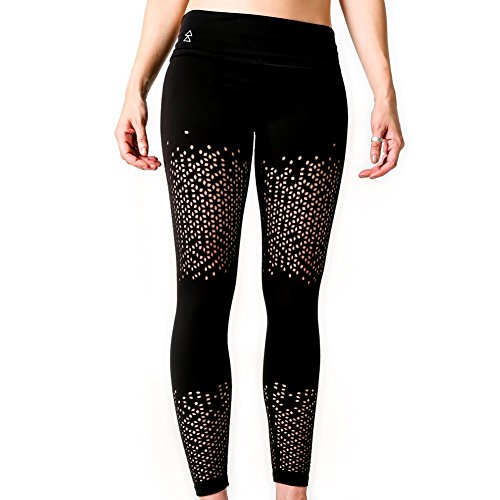 Peek-a-Boo Leggings von Yoga Design Lab. Luxuriöses Innenmaterial, Hautenge Kompressions Technologie und mit durchsichtigen Mustern. Yoga Hose designed, um jeden Moment darin zu lieben!