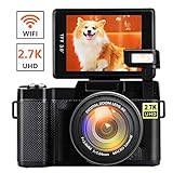 【Flash Retráctil Flash】 Esta cámara digital compacta tiene un flash para fotos y una luz de relleno de video. Los flashes retráctiles brindan la mejor solución cuando toma fotos en condiciones de poca luz. Una linterna se expulsa a través del control deslizante para iluminar un área más grande. Esta cámara compacta viene con una pantalla reversible de 3 pulgadas que puede girar hasta 180 grados, lo que le permite ver exactamente qué foto está tomando, lo que facilita las autofotos.