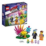Accesorios incluidos en este divertido set lego : batidos que se construyen con ladrillos para emmet y lucy, y un soporte para construir donde colocar a estrella para arrojarla girando o lanzarla desde la catapulta de juguete