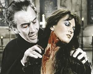 Moviestore Christopher Lee als Count Dracula unt Caroline Munro als